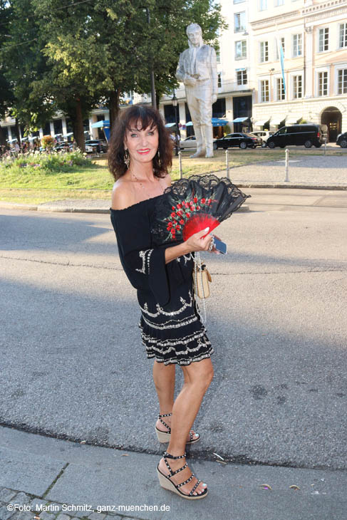 Impressionen 15 Jahre H'Ugo's Party 24.07.2022 / Mona Orpris / 220724hugos13party011 &copy;Fotos: Martin Schmitz 