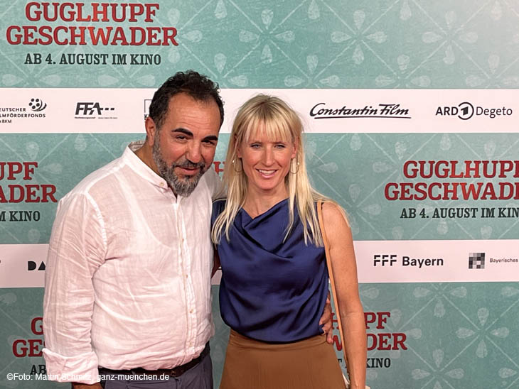 Andnan Maral mit Frau Franziska @ Premiere Guglhupgeschwader im Mathäser am 28.07.2022 / 220728guglhupfgeschwader019 ©Fotos: Martin Schmitz 