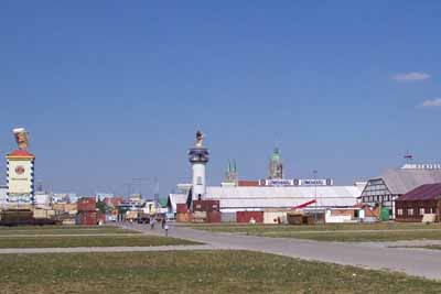Blick über den Festplatz (Oktoberfest Aufbau, 23.08.2003