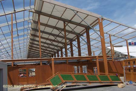 050726wiesn_aufbau07