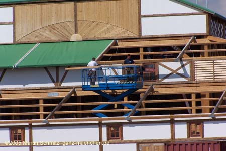 050804aufbau_weinzelt04