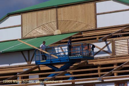 050804aufbau_weinzelt05