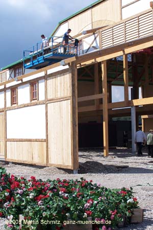 050804aufbau_weinzelt07