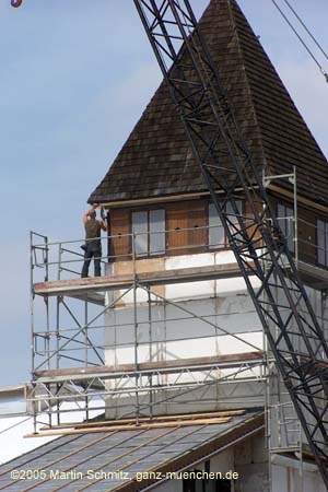 050818wiesnaufbau_armbrust1