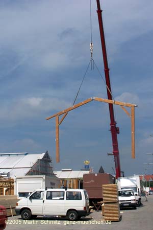 050818wiesnaufbau_gloeckle2