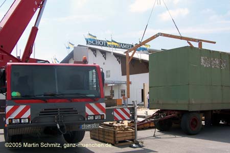 050818wiesnaufbau_gloeckle3