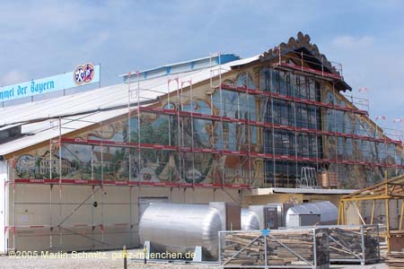 050818wiesnaufbau_hofbraeu1