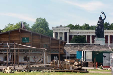 050818wiesnaufbau_kaefer1