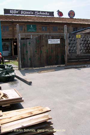 050818wiesnaufbau_kaefer2