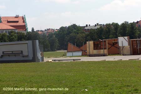 050818wiesnaufbau_kn#47D1C3