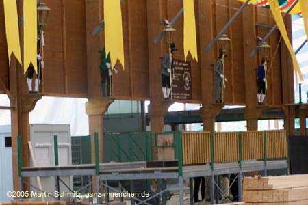 050818wiesnaufbau_sc#47D1CA