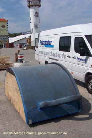 050818wiesnaufbau_weinzelt5