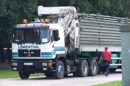 050824wiesnaufbau003