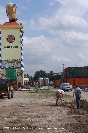 050824wiesnaufbau021