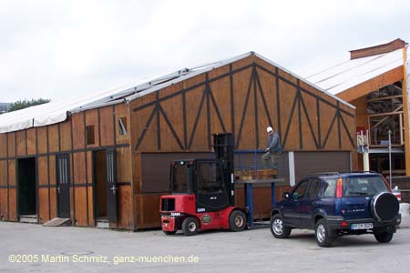 050824wiesnaufbau030