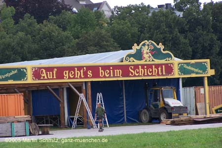 050824wiesnaufbau041