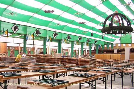 050829wiesnaufbau_armbr1