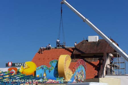 050829wiesnaufbau_gloeckl1