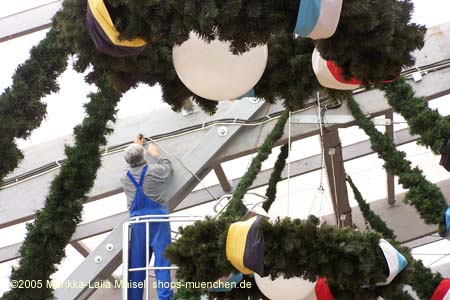 050829wiesnaufbau_sc#49722D