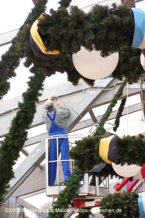 050829wiesnaufbau_sc#49722E