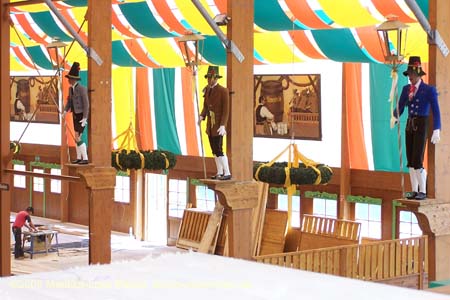 050829wiesnaufbau_sc#497234