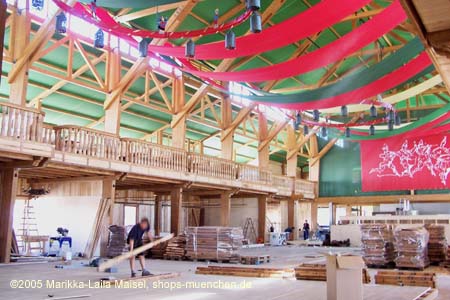 050829wiesnaufbau_weinzelt5