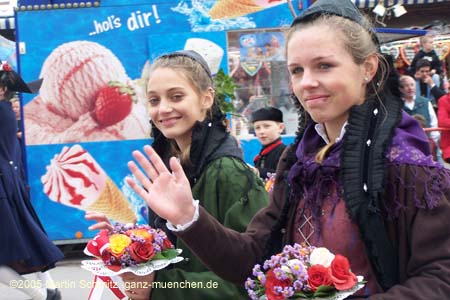 050918ms_trachtenzug300