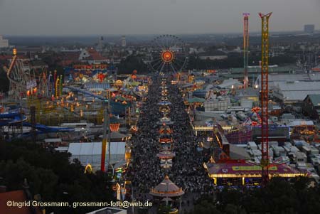 060924wiesn_paulskirche45
