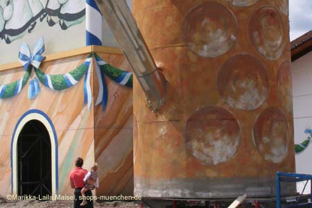 060823wiesnaufbau_mlm069q