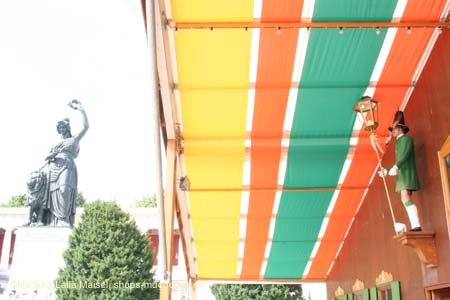 060823wiesnaufbau_mlm081