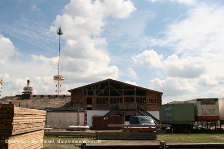 060823wiesnaufbau_mlm087