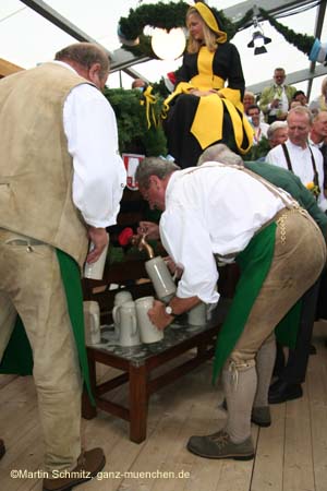 060916wiesn_anstich040