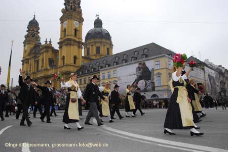 060917ig1_trachtenzug150