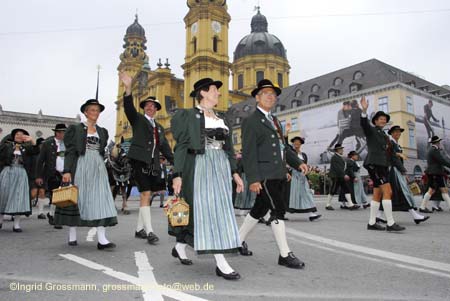 060917ig1_trachtenzug345