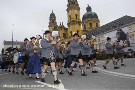 060917ig1_trachtenzug400