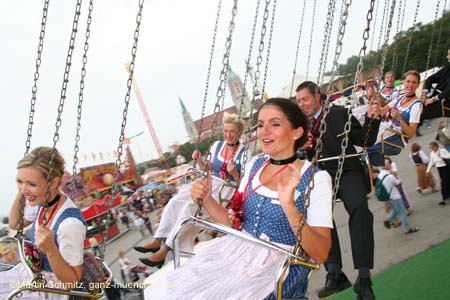 060925lufthansa_wiesn12