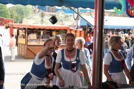 060925lufthansa_wiesn66