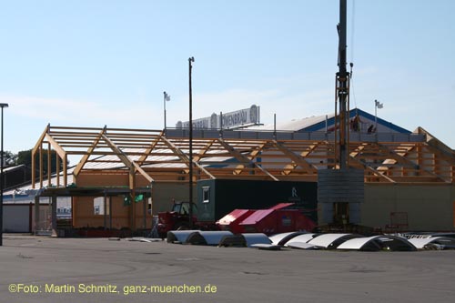 070801wiesnaufbau04