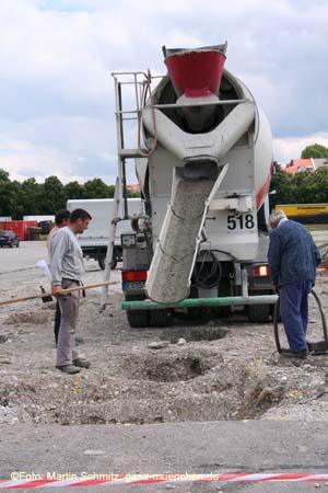 080721aufbau_wiesn38