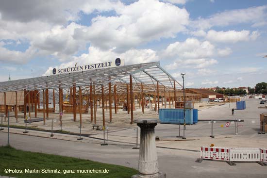 110725wiesnaufbau015