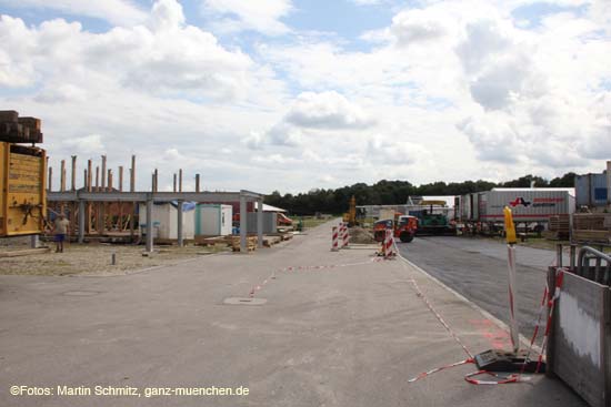 110725wiesnaufbau018