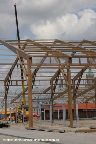 110725wiesnaufbau019