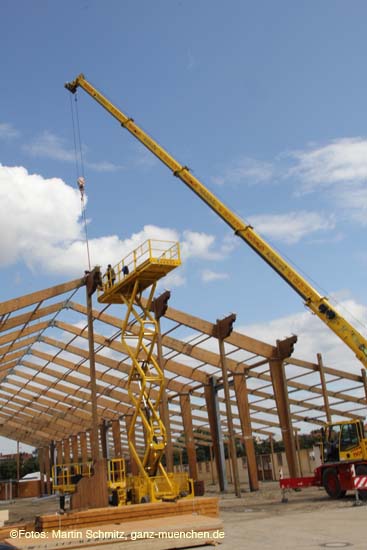 110725wiesnaufbau027