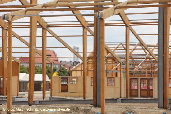 110725wiesnaufbau032