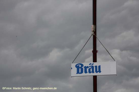 110725wiesnaufbau035