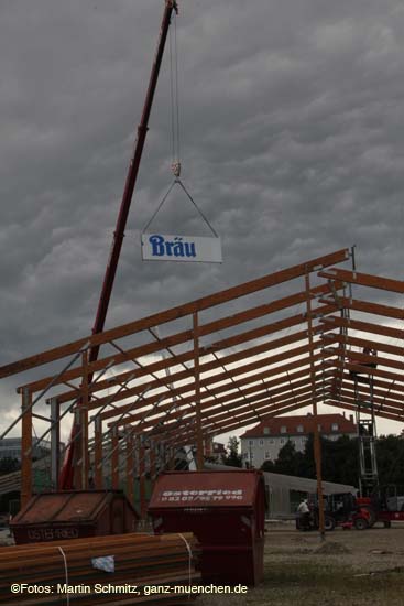 110725wiesnaufbau036