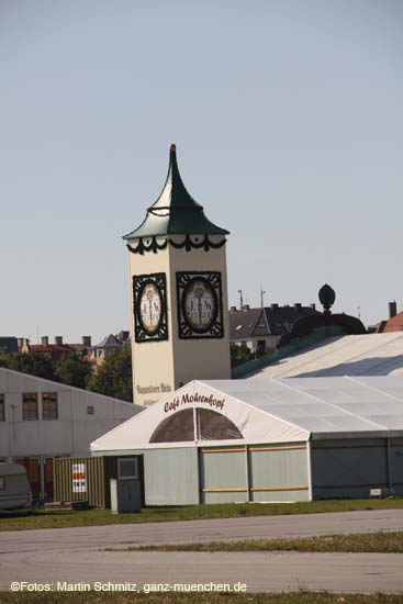 110817wiesnaufbau_03