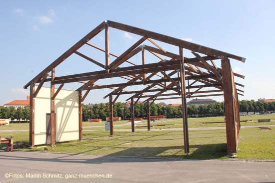 110817wiesnaufbau_09