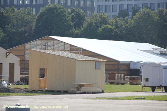 110817wiesnaufbau_10