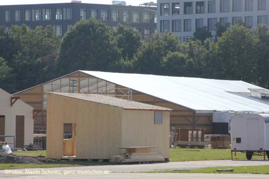 110817wiesnaufbau_11